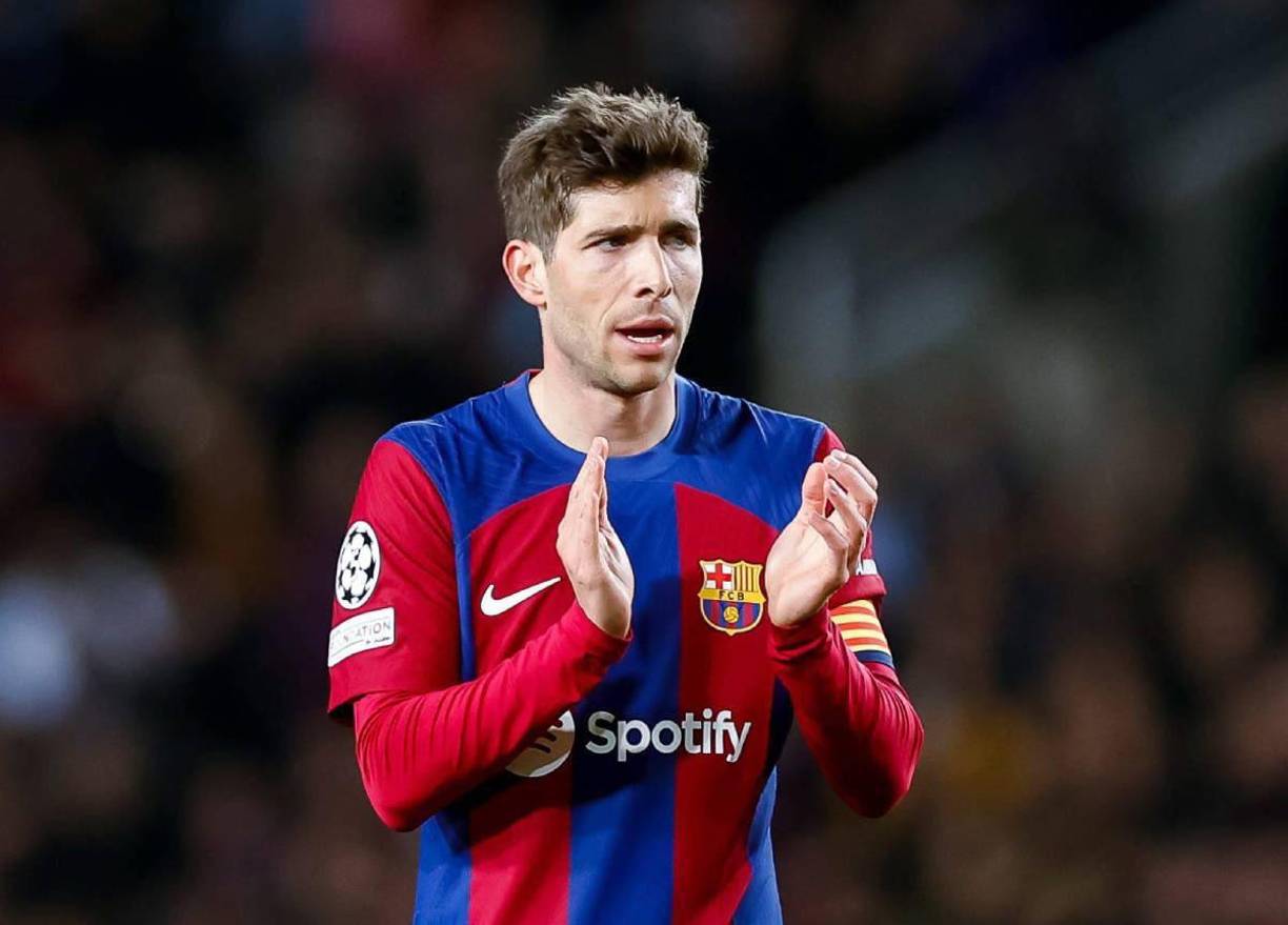 Hansi Flick ya le habría comunicado que no cuenta con él, pero Sergi Roberto, capitán del equipo, mantiene su voluntad de renovar con el FC Barcelona. El acuerdo verbal para su continuidad ya estaba cerrado, pero ahora el Barça quiere condicionarlo al fair play financiero, informa Sport.