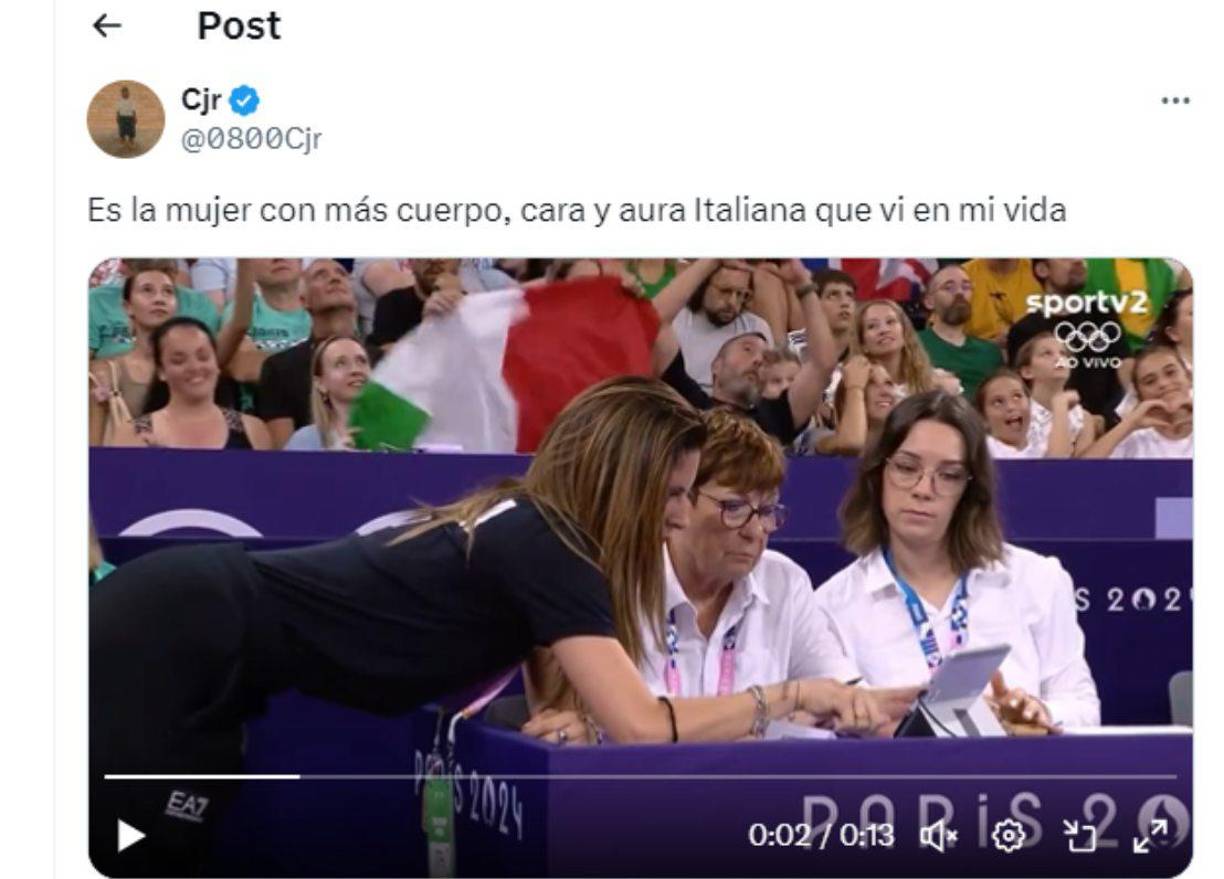  La determinación, mirada penetrante y belleza de la entrenadora la convirtieron en una figura admirada en las redes sociales, donde fue elogiada