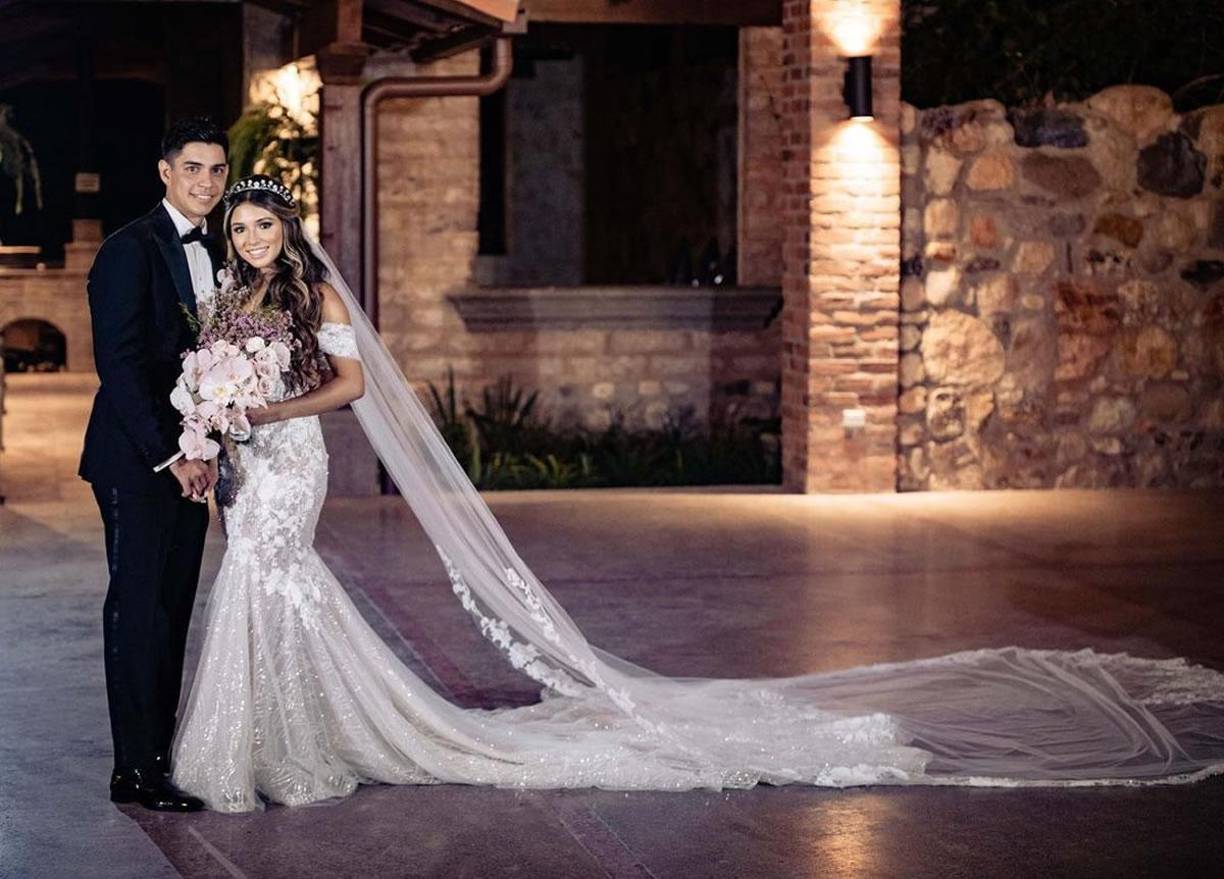 La pareja se había comprometido en París, Francia y después celebraron su boda.