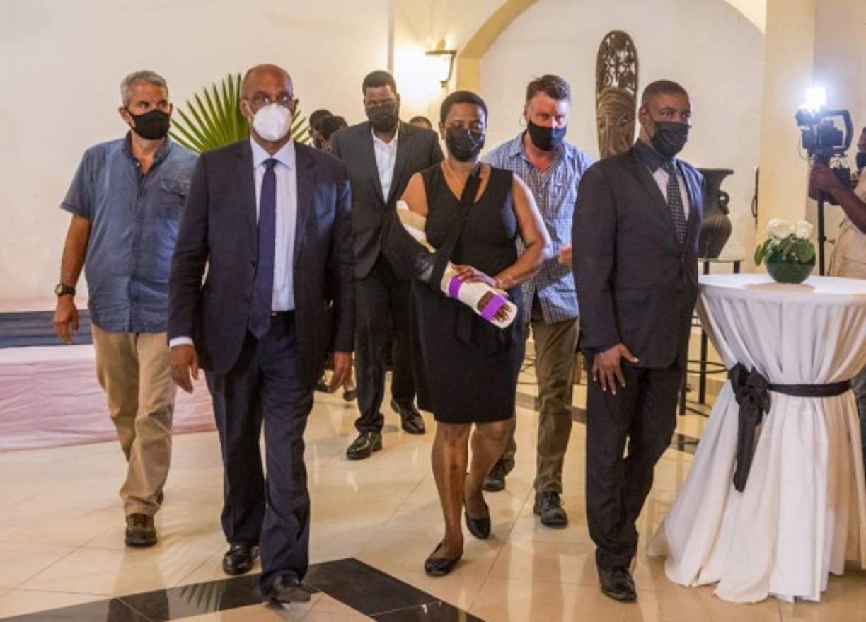 En la entrevista, la primera desde entonces, defendió que las personas que están detrás del magnicidio aún no han salido a la luz pese al alto número de detenciones que se han llevado a cabo y apuntó a “oligarcas” haitianos como responsables.