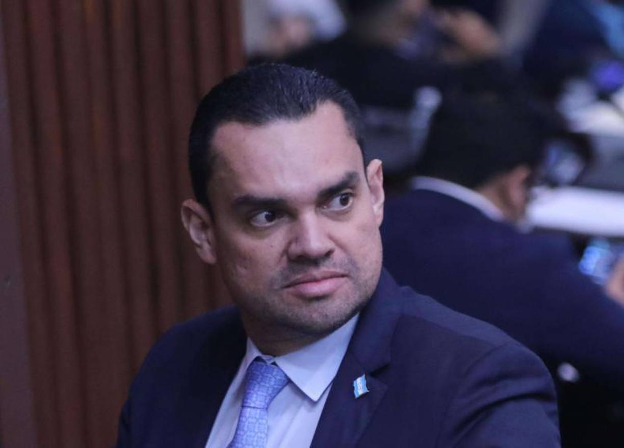 1. Tomás Zambrano (Partido Nacional): caso Fe de Erratas. Fue sindicado por una aprobación anómala en la Ley del Presupuesto. Las investigaciones señalaban que Zambrano habría violentado la voluntad de pleno del Congreso Nacional. 