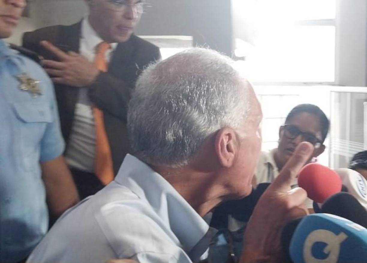 ”Yo no voy a hablar de persecución política. Solo voy a decir que en política todo se vale y todo se puede”, subrayó el político hondureño. 