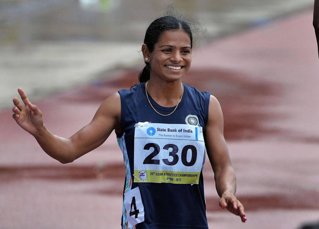Dutee Chand - La atleta de 27 años se convirtió en la primera deportista de élite de la India en salir del armario como lesbiana. La velocista, que tiene el título de la mujer más rápida de la India y ganó dos medallas de plata en los Juegos Asiáticos de 2018, reveló por primera vez detalles sobre su relación, de la que dice es “su alma gemela”. “Creo que todos deberían tener la libertad de estar con quienes quieran que decidan que quieren estar”.
