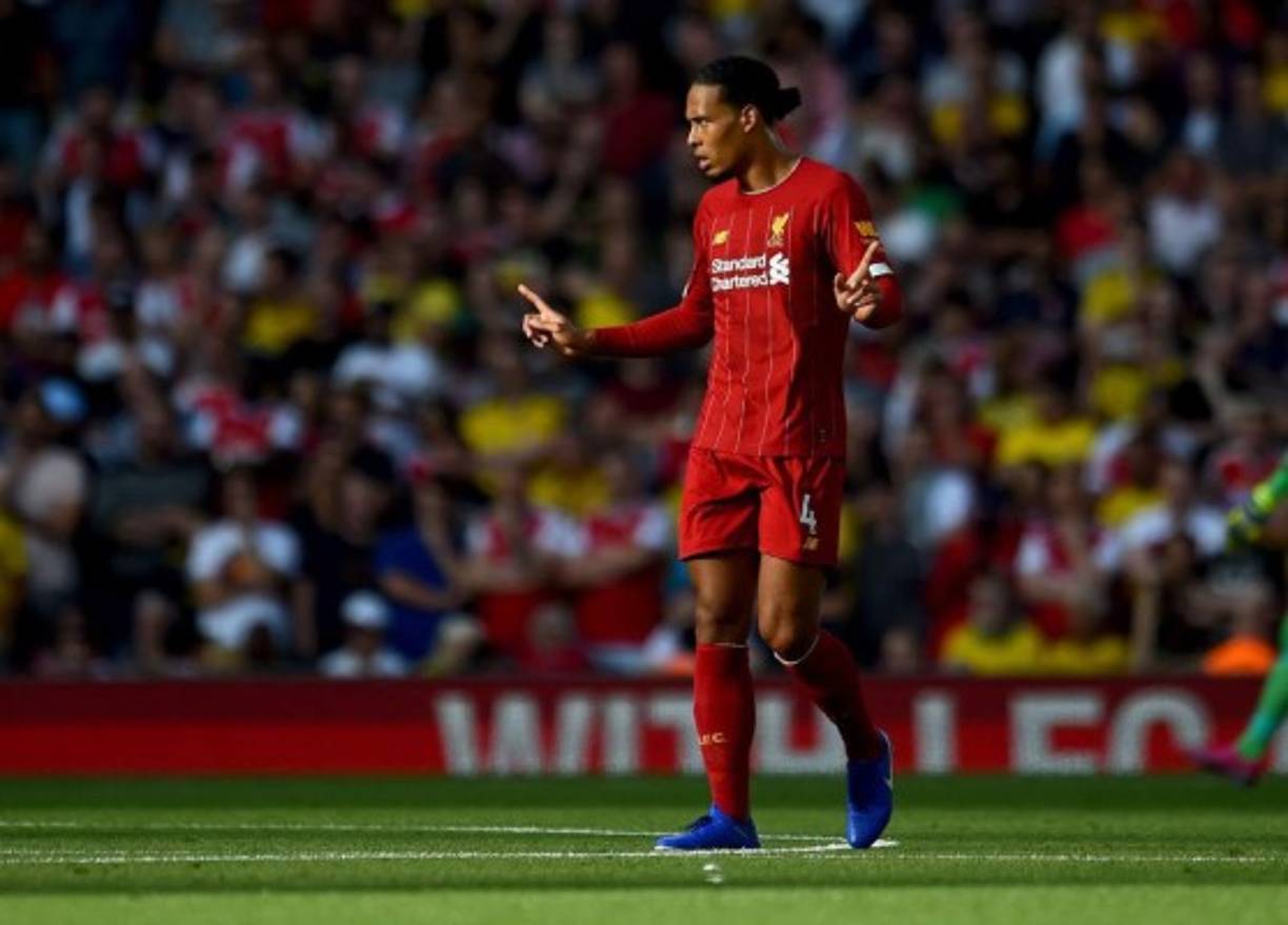 'Si muriera, una parte de mi dinero iría a mi madre. Por supuesto, nadie quería hablar de eso, pero teníamos que hacerlo', confesó el zaguero holandés al revelar que en el testamento dejaba todo para su madre.