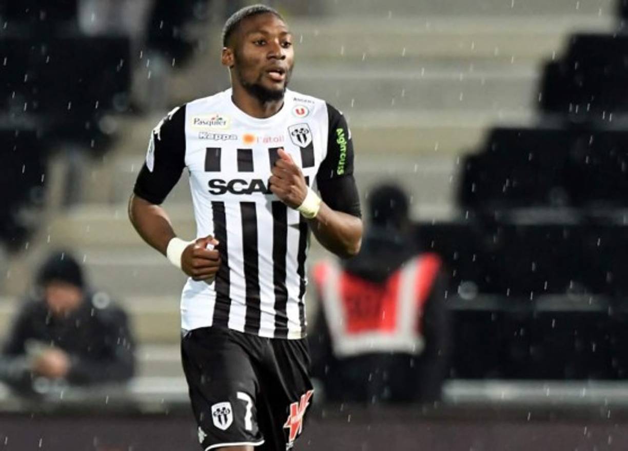 El Villarreal ya tiene un nuevo fichaje. Se trata del delantero camerunés del Angers Karl, Toko Ekambi, por unos 20 millones. Se espera que el jueves se haga oficial la incorporación, que se ha cerrado para las próximas cinco temporadas. Foto AFP