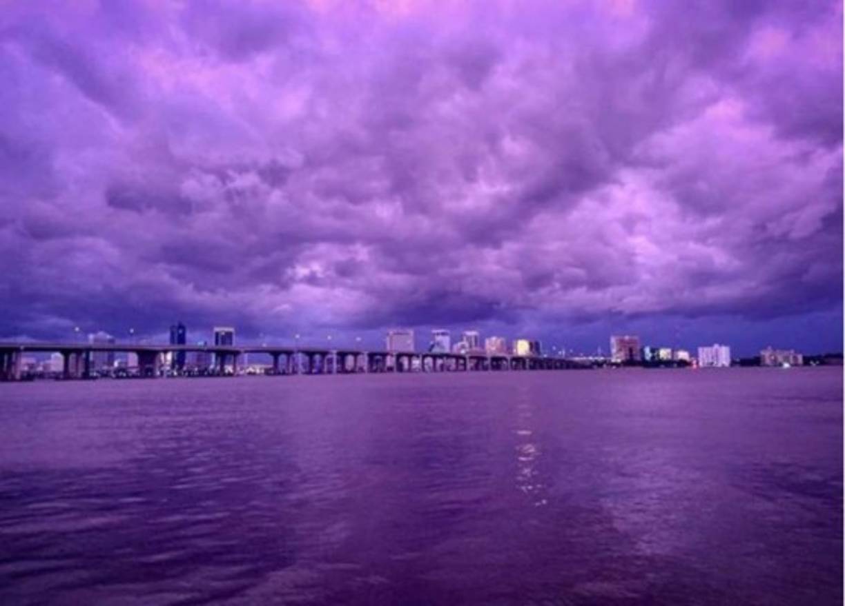 Tras las fuertes lluvias y las elevadas marejadas que provocó el el paso del huracán Dorian, los residentes de Florida disfrutaron un espectáculo único.