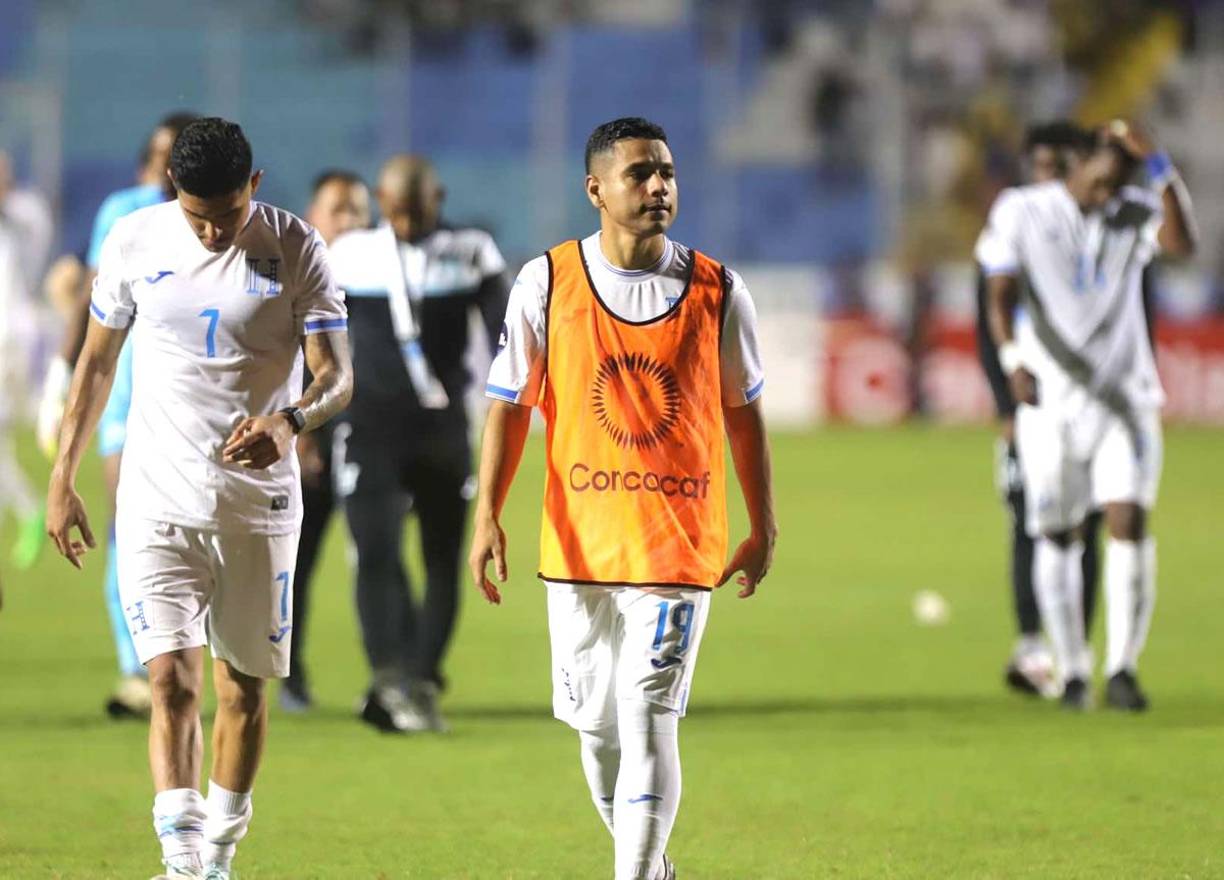 Los seleccionados hondureños se fueron del campo dolidos por perder contra Jamaica.