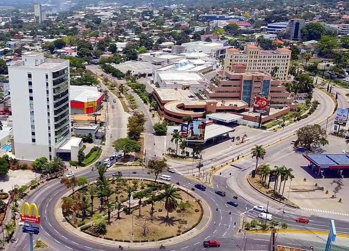 La actual administración tiene entre las soluciones viales para la ciudad, específicamente en ese sector, la construcción de un paso a desnivel con el que buscan solventar el problema del tráfico.