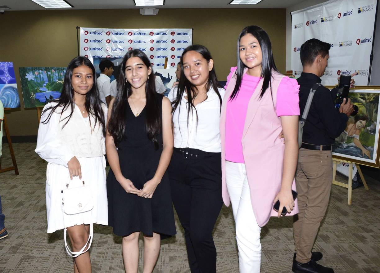 Génesis Carranza, Jumana Larach, Francis Flores y Sharon Reyes