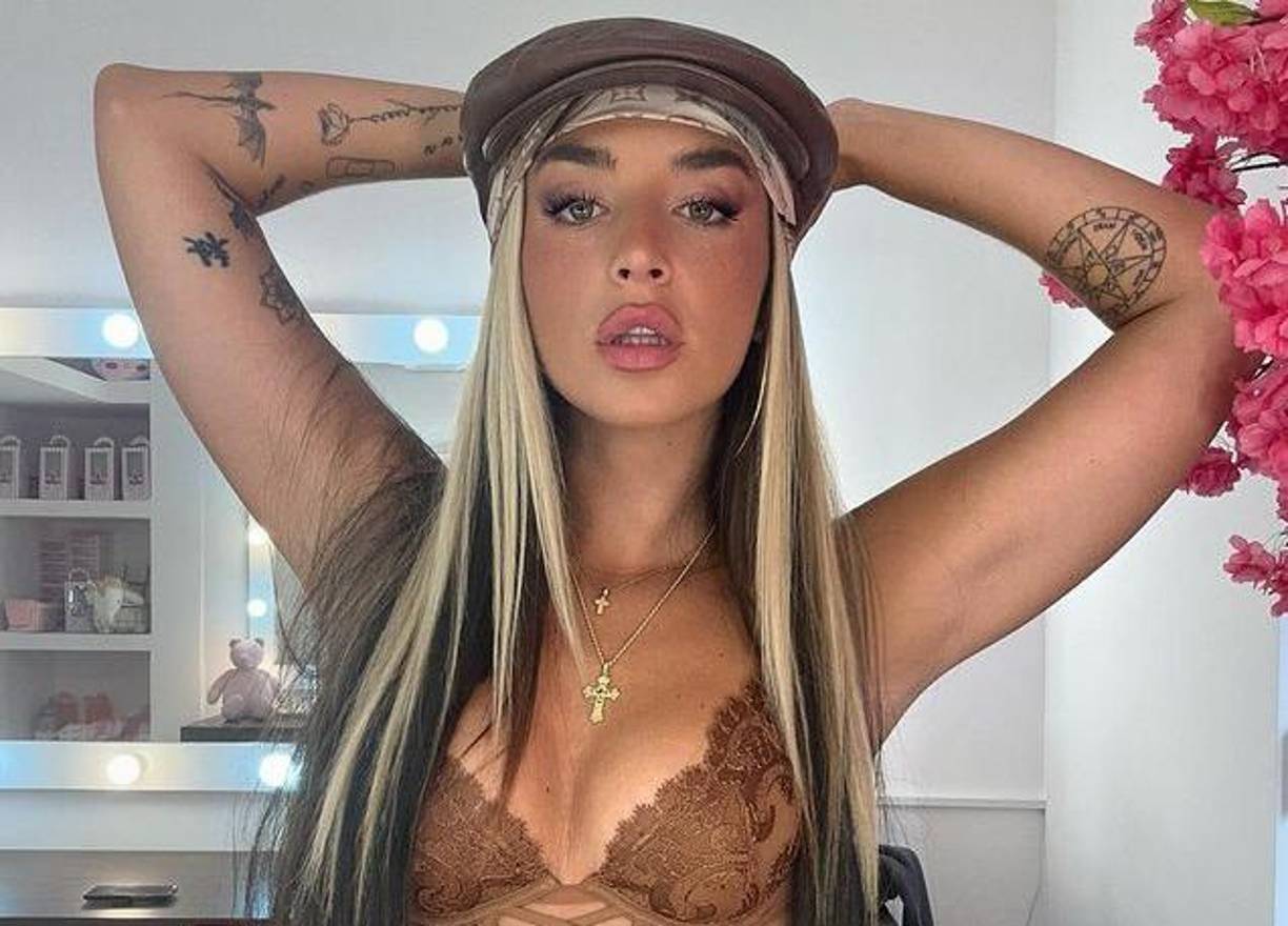 Fue en el año 2000 cuando la cadena MTV instauró este premio al mejor artista español como parte de sus Europe Music Awards, que también distinguen a las figuras de la música favoritas de la audiencia de otros países en los que tiene presencia.