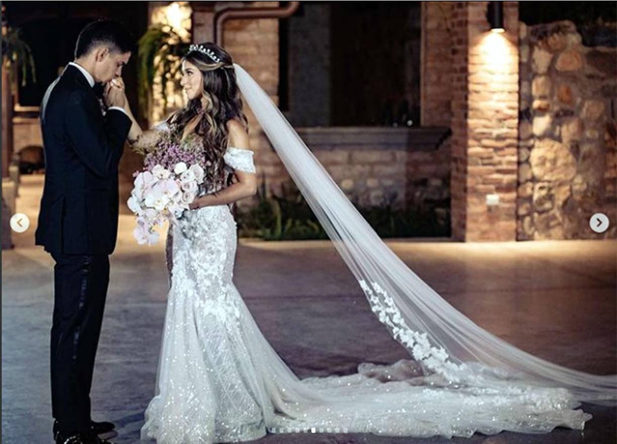 “Ya no dos, sino uno”, escribió Nancy Herrera al publicar las nuevas fotos de su boda con Mauricio Dubón.