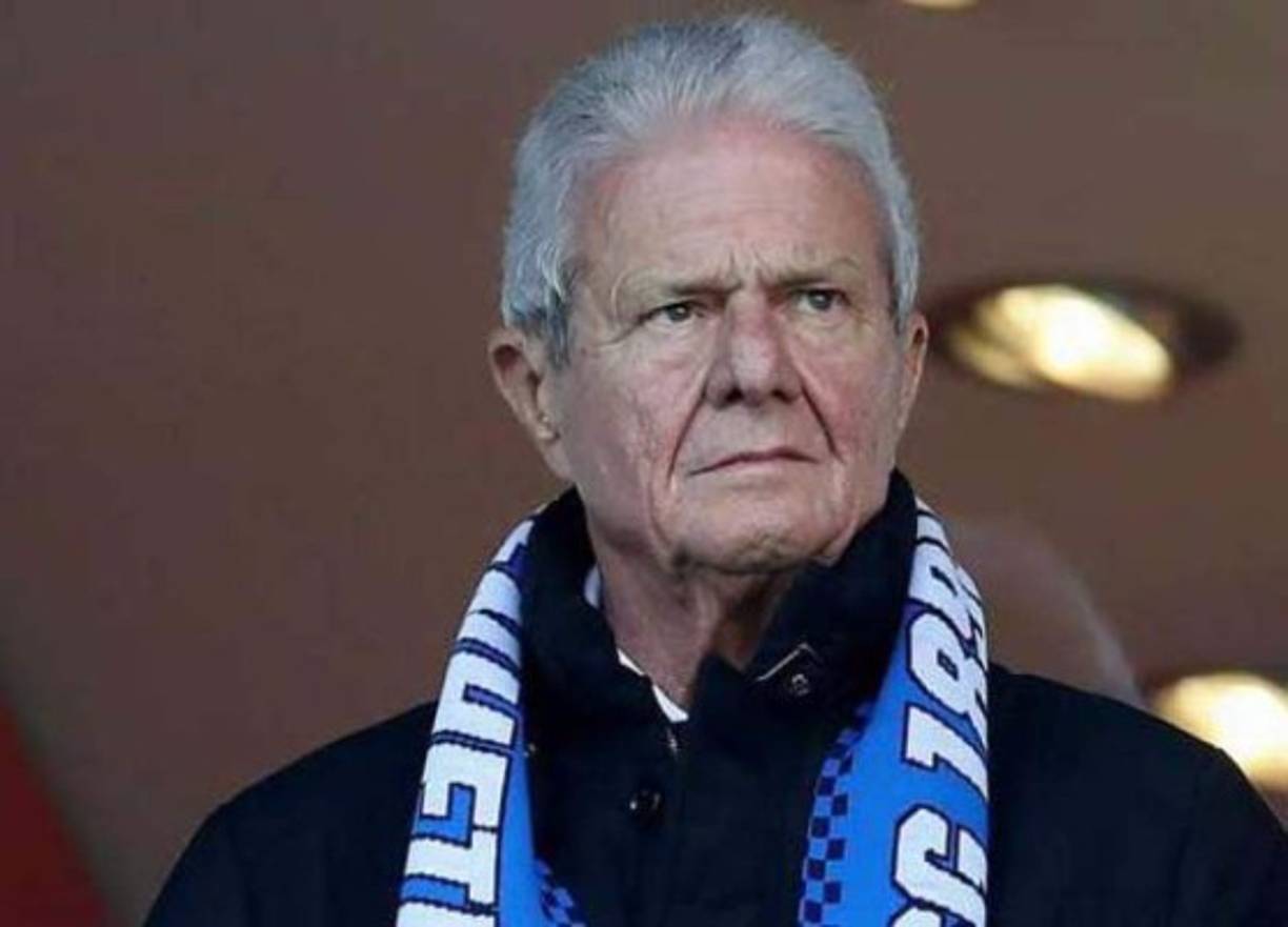 Una trabajadora sanitaria se prepara para administrar una vacuna para el COVID-19 al personal de un hospital gubernamental en Jammu, India, el 23 de enero de 2021. (AP Foto/Channi Anand)