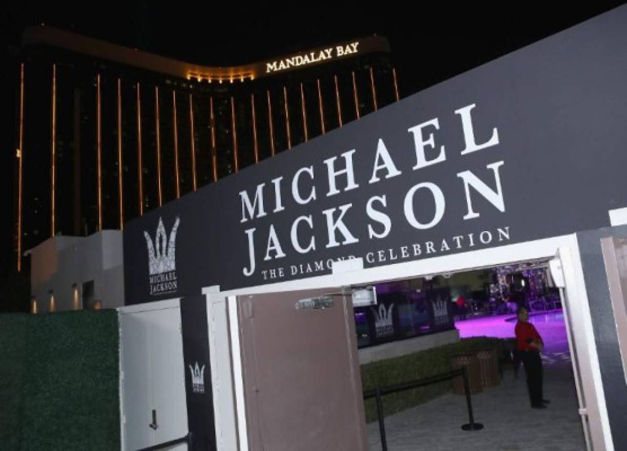 La noche comenzó con el show 'Michael Jackson One' de el Cirque du Soleil.