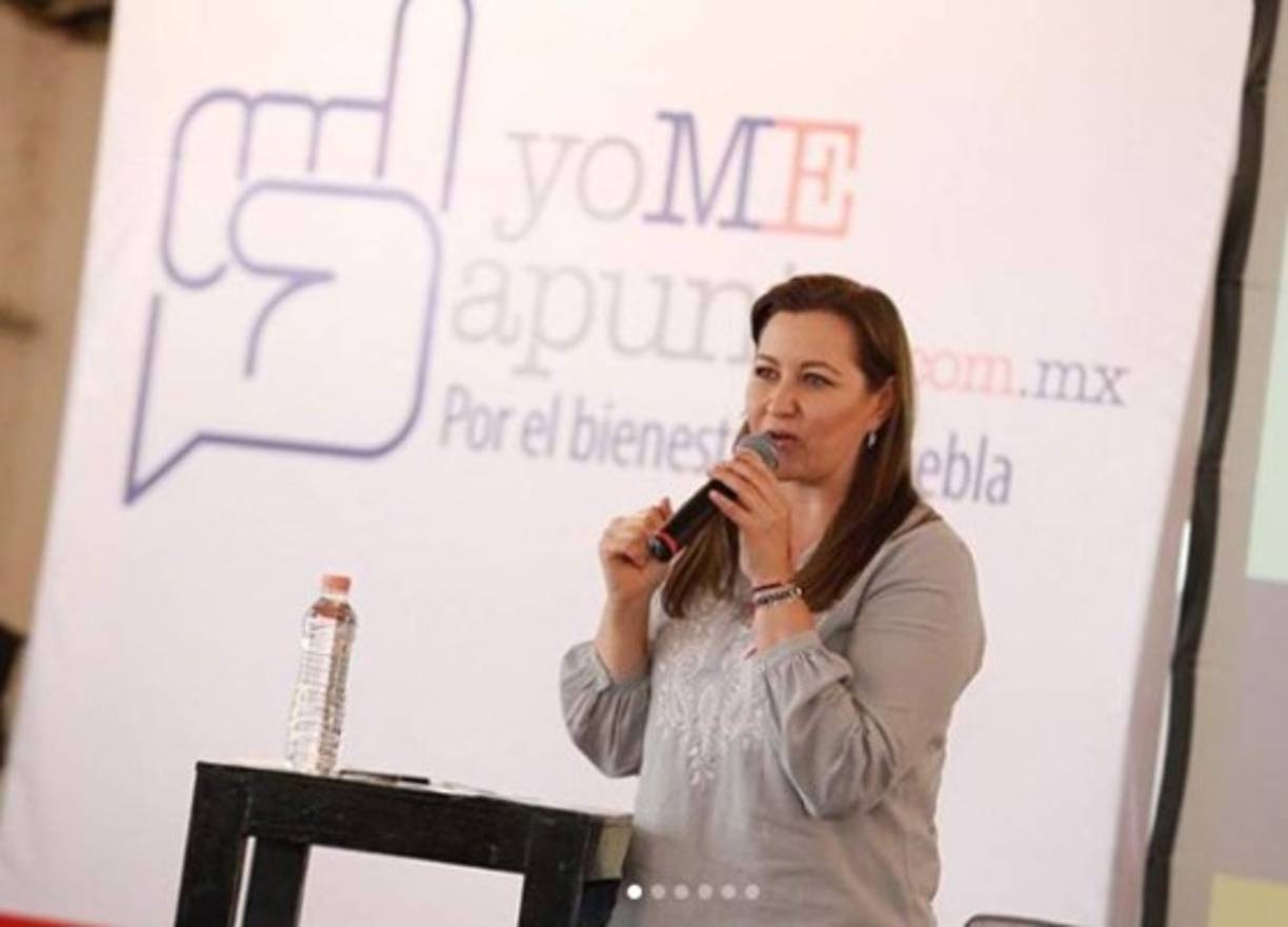 Tras medio año de una controversia con el candidato del partido en el poder federal, Movimiento Regeneración Nacional (MORENA), Luis Miguel Barbosa, Alonso fue investida como la primera gobernadora de Puebla.