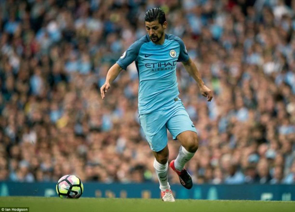 Nolito: El Sevilla busca la fórmula de hacerse con el volante español que ha sido marginado por Pep en el Manchester City. Una cesión con opción de compra es la idea que se maneja.
