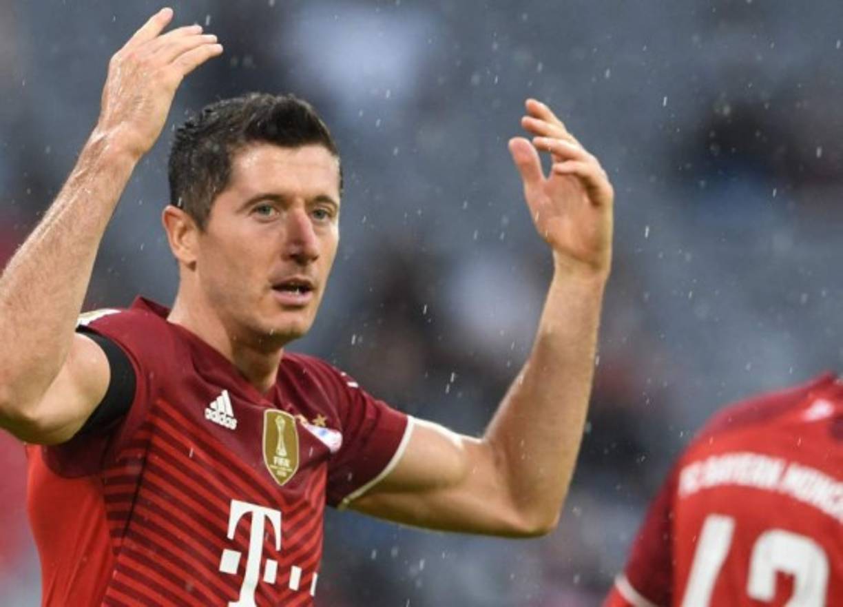 Bombazo. Sitúan al representante de Robert Lewandowski en París y los rumores de un posible fichaje al PSG han aumentado. Foto AFP.