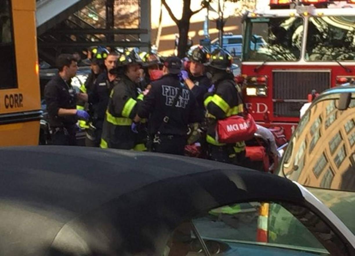 Una camioneta arrolló a varias personas en una vía para bicicletas.