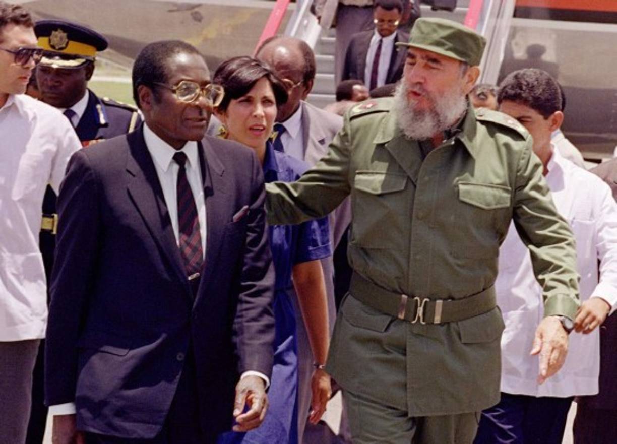 Fiesta en las calles de Zimbabue tras la renuncia del dictador Mugabe