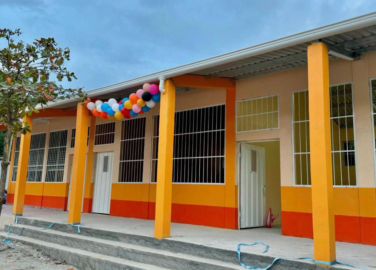 Las declaraciones de Shin Fujiyama se dan en contexto, luego de que las redes sociales se incendiaran por la acción del Gobierno de colocar placa con el nombre de la presidenta a escuela que inauguró el filántropo hace una semana en Ocotepeque, Shin no calló y se manifestó contundente sobre lo ocurrido.