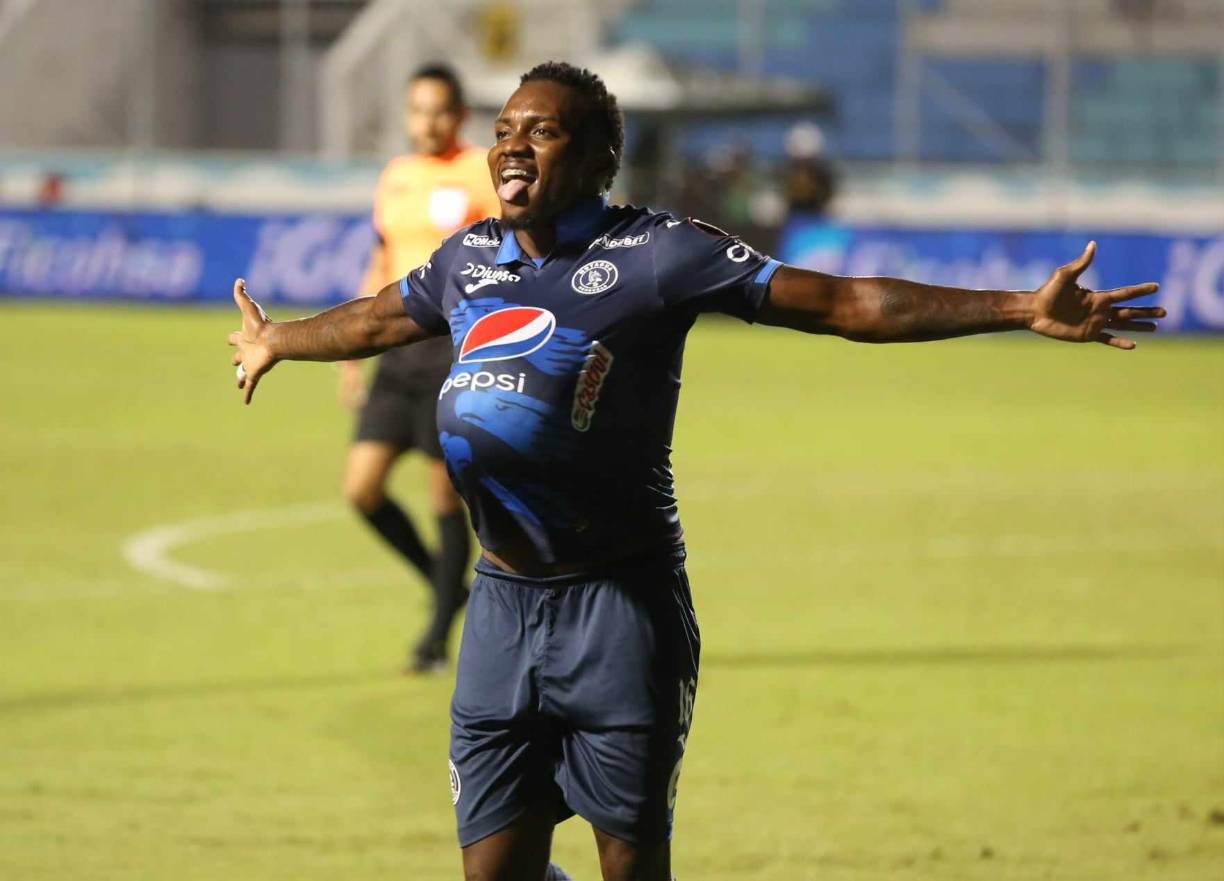 Carlos Mejía, quien ingresó de cambio en la segunda parte, puso su granito de arena y tras un pase de Auzmendi cerró la goleada de 4-1 ante Real España.