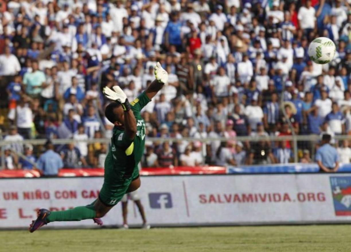 El portero Donis Escober del Olimpia goza de la confianza de Jorge Luis Pinto y será el titular contra los trinitecos.
