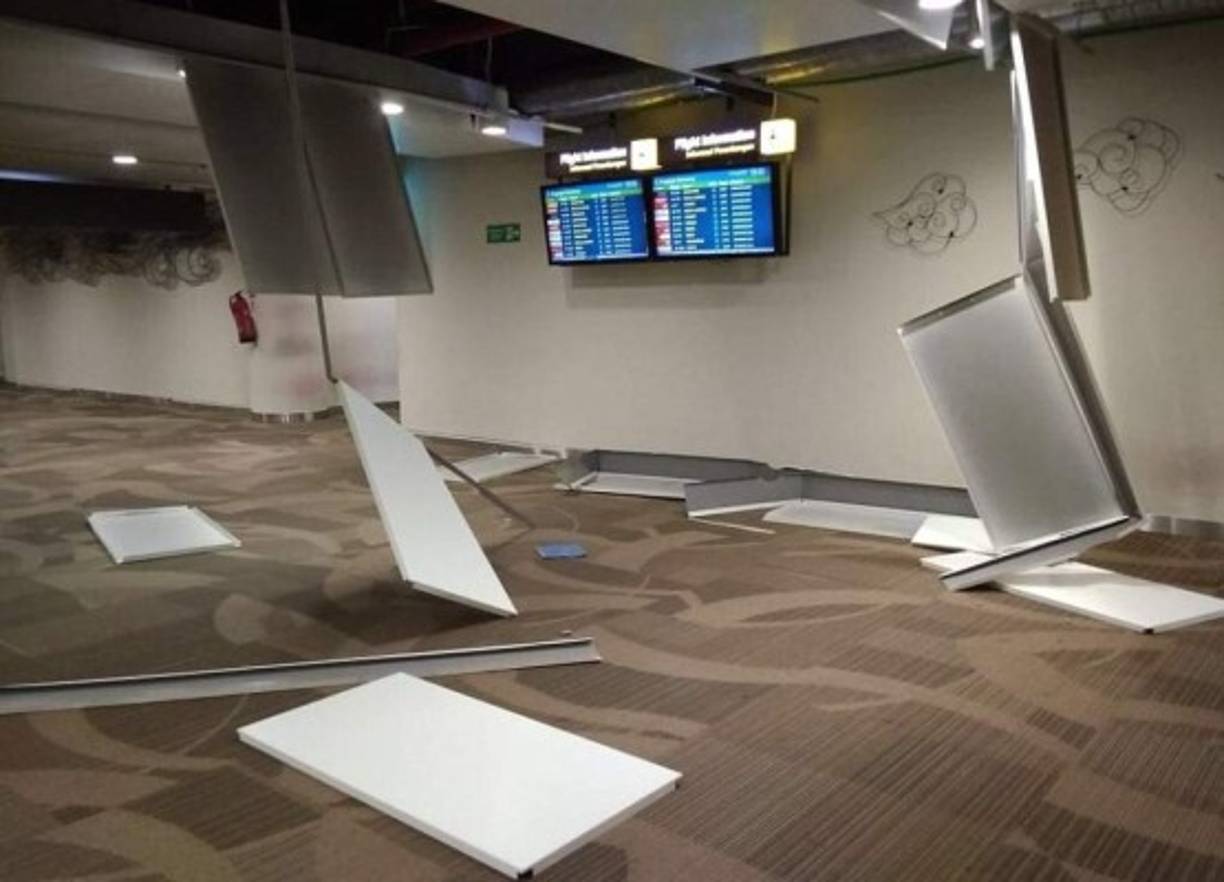 El aeropuerto de Bali sufrió algunos daños por el fuerte sismo.