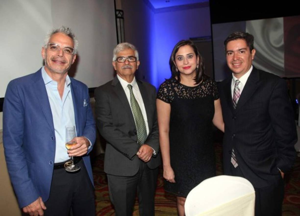 Carlos V illeda, Mario Dehesa, Valeria Ríos y Luis Reyes