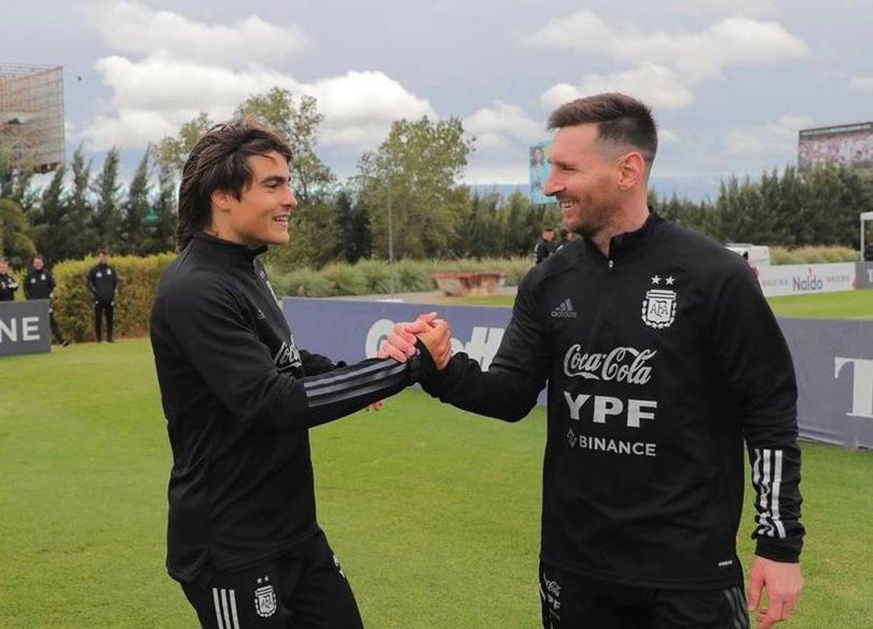 Sorpresa. De acuerdo a medios italianos, Lionel Messi le habría pedido al PSG el fichaje del México-argentino Luka Romero, quien milita en el Lazio de Italia. A pesar de haber nacido en México, el joven jugador de 18 años, tiene la nacionalidad argentina y ya ha sido convocado para las categorías inferiores de la selección albiceleste