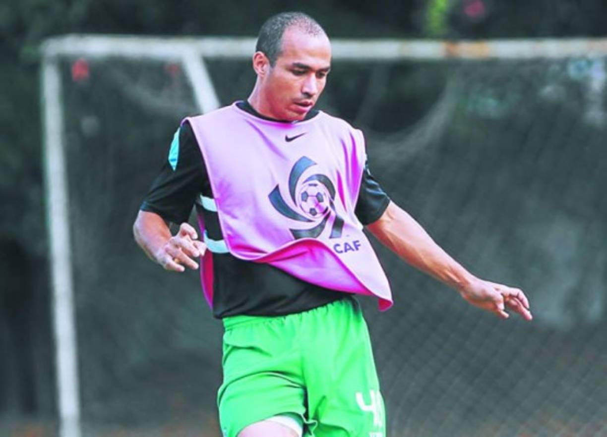 El ex futbolista hondureño Astor Henriquez, que militó en el Marathón, logró culminar con éxito su carrera de derecho mientras jugaba.