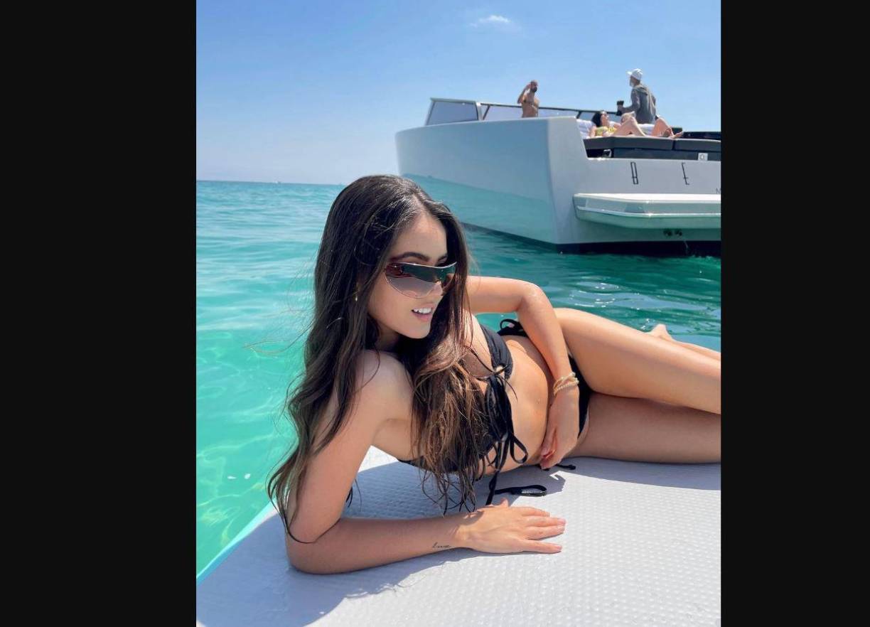 Celeste vive en Miami junto a su familia, aunque mantiene un vínculo cercano con Chile. La jovencita ha declarado que sus recuerdos de las vacaciones de invierno y verano son en Chile.