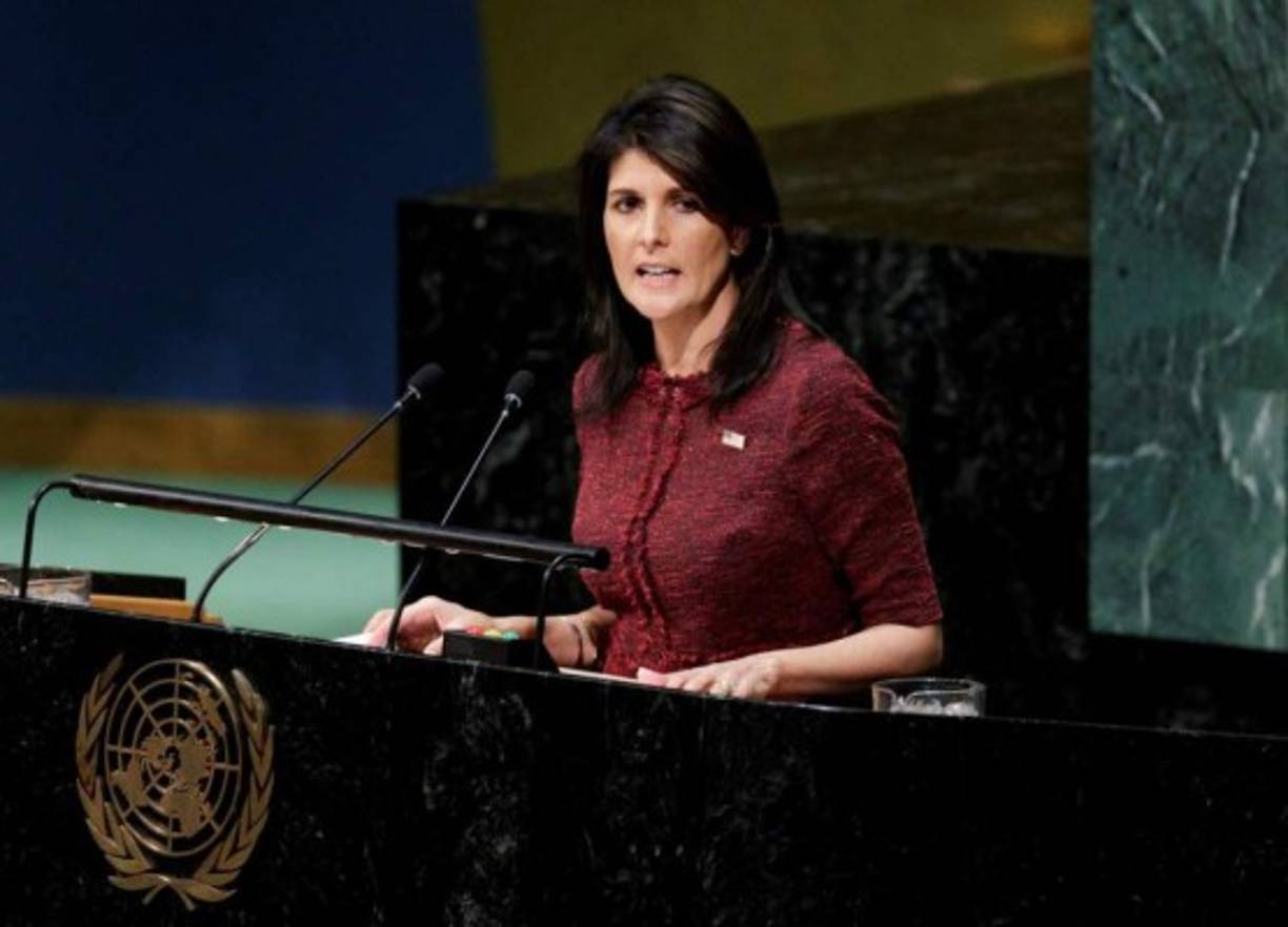 Haley llegó a la ONU en enero de 2017 con un duro discurso en el que afirmaba que haría valer la 'fuerza' de EEUU contra sus enemigos. Nunca tuvo temor de criticar duramente a Rusia pese a la complacencia de Trump con Vladimir Putin.