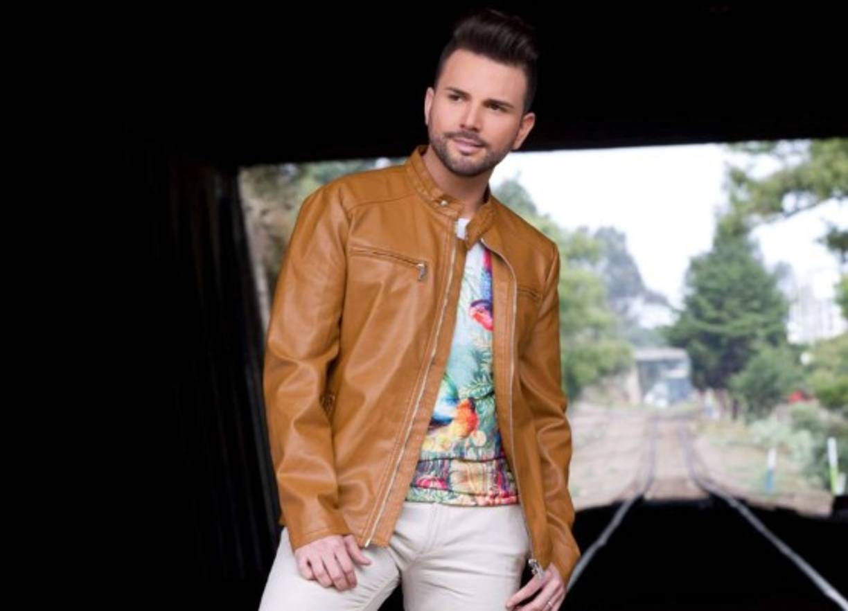 Devael ha expresado en redes sociales su amor eterno para el cantante.