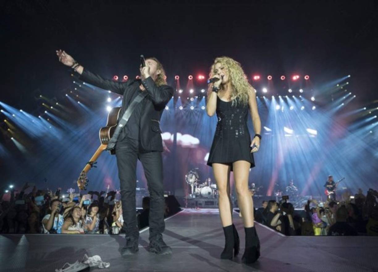 “¡Vine a sorprender a unos amigos esta noche!”, publicó junto a esta imagen en las redes sociales.