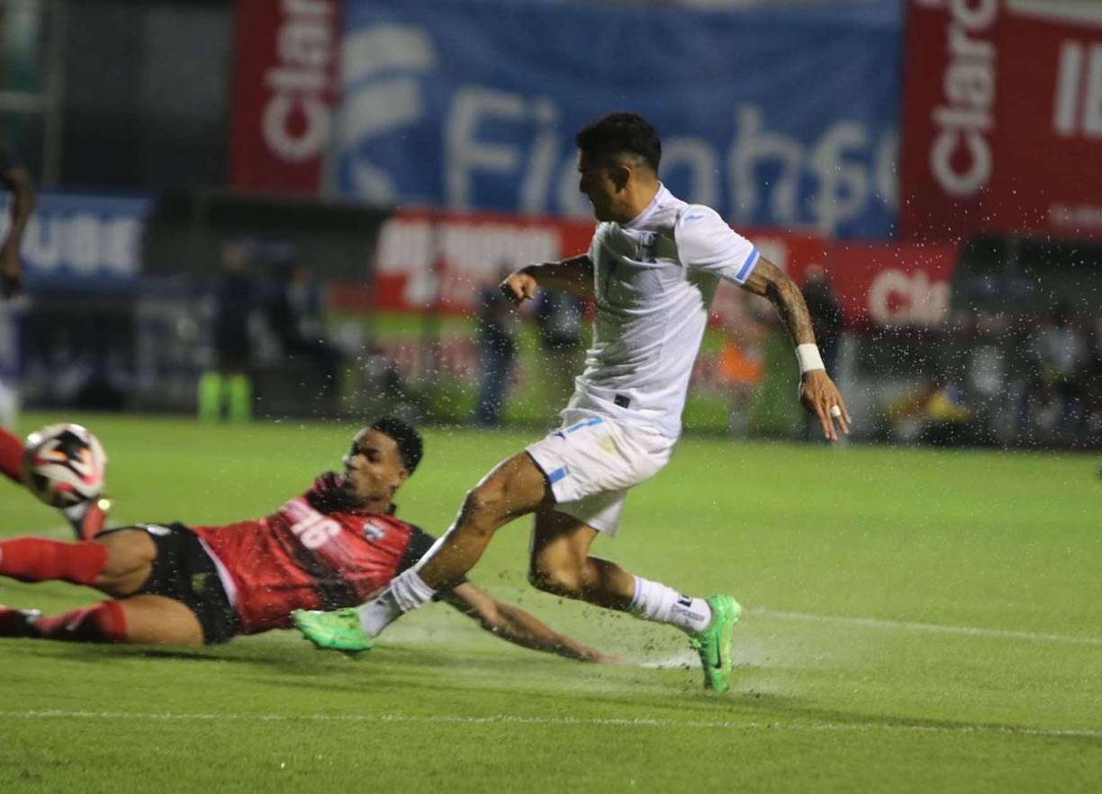 Luis Palma no marcó, pero asistió para el tercer gol de la noche de Honduras ante Trinidad y Tobago.