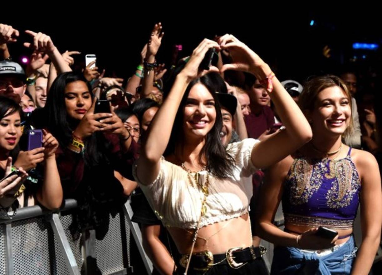 Es una chica que disfruta su juventud y se ufana de tener más de 40 millones de seguidores en Instagram.