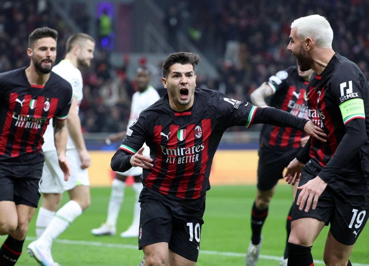 Con siete ‘Orejonas’ en sus vitrinas, el Milan regresó a los octavos de la gran competición por primera vez desde 2014. Hasta 75.000 personas llenaron San Siro para festejarlo frente a un equipo que cumplió sus expectativas.