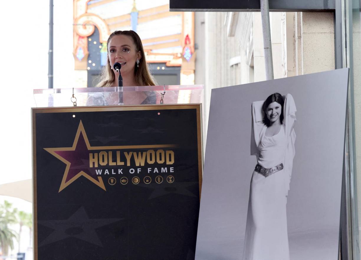 Carrie Fisher escribió siete libros, pero también “tuits eminentemente citables”, dijo su hija, y algunas notas muy persuasivas.