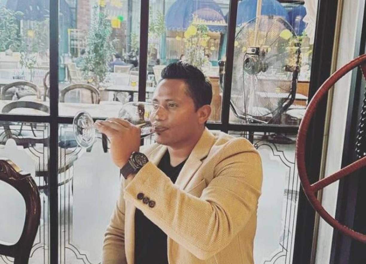  Tras ponerle punto final a su carrera en el fútbol, Núñez inició sus estudios universitarios en marketing y negocios en Estados Unidos, los cuales ya concluyó.