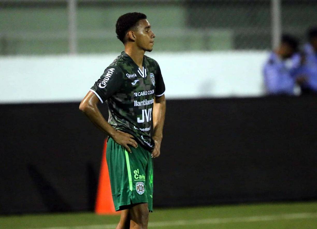 Javier Arriaga, triste por la eliminación del Marathón.