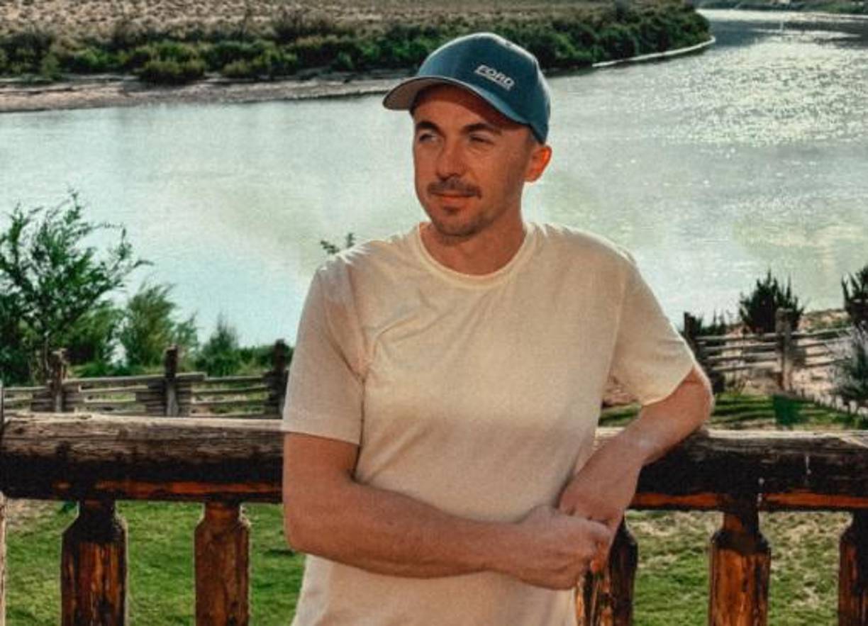 Frankie indicó que su madre decidió irse a Nueva York porque “quizá habíamos superado lo que podíamos hacer en Carolina del Norte, como actores”.