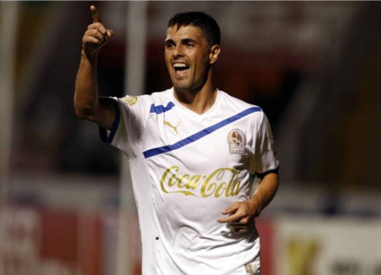 Kerpo De Leon Portero del club vida en el clausura 2010-11