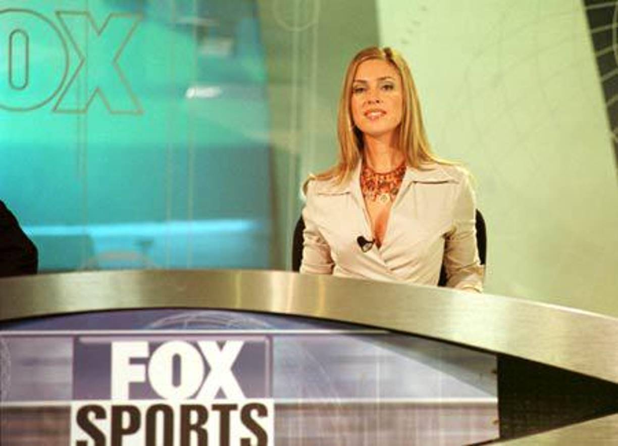 Margarita Wais dijo que el fa­na­tis­mo, la an­sie­dad y los ner­vios de sus comienzos le ju­ga­ron una ma­la pa­sa­da: “en 1997 vi en un bar a Enzo Fran­ces­co­li a dos me­sas de mi lu­gar. Siem­pre lle­va­ba un gra­ba­dor. Me sen­té en su me­sa con un gran ca­ra­du­ris­mo y mi pri­me­ra pre­gun­ta fue: “¿Es­tás es­pe­ran­do un lla­ma­do de Pas­sa­re­lla a la Se­lec­ción?”. Ahí no­más él: “¿Có­mo era tu nom­bre?... Mar­ga­ri­ta, soy uru­gua­yo”. Aca­ba­ba de su­frir mi pri­mer in­cen­dio: peor que per­der una fi­nal de squash sin mar­car un pun­to”.