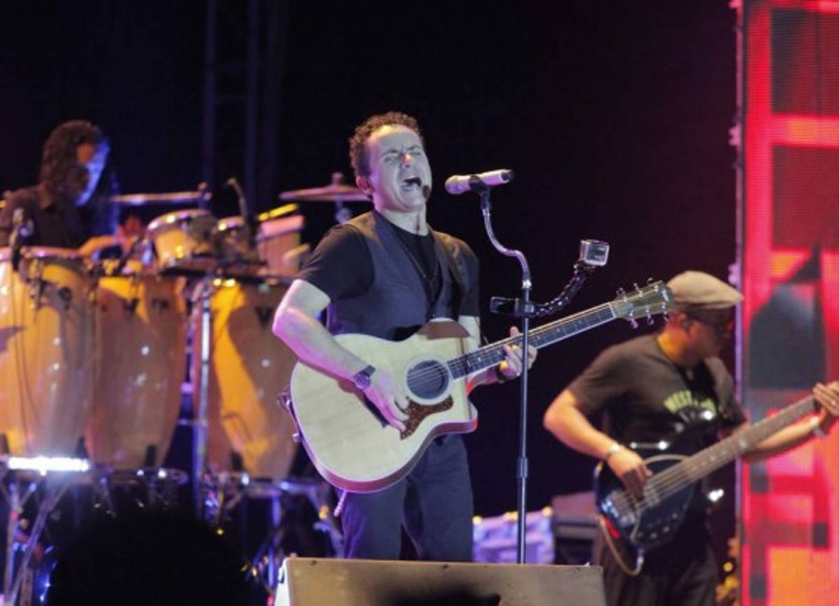 El colombiano Fonseca llegó la noche del viernes 31 de octubre para hacer bailar y cantar a los hondureños con su espíritu musical.