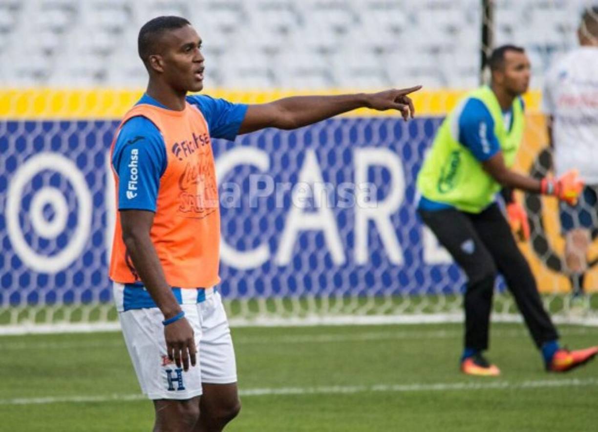 Primero se ejercitó en un terreno cercano al hotel de concentración para desentumecer los músculos por el viaje y horas más tarde en el escenario del encuentro.