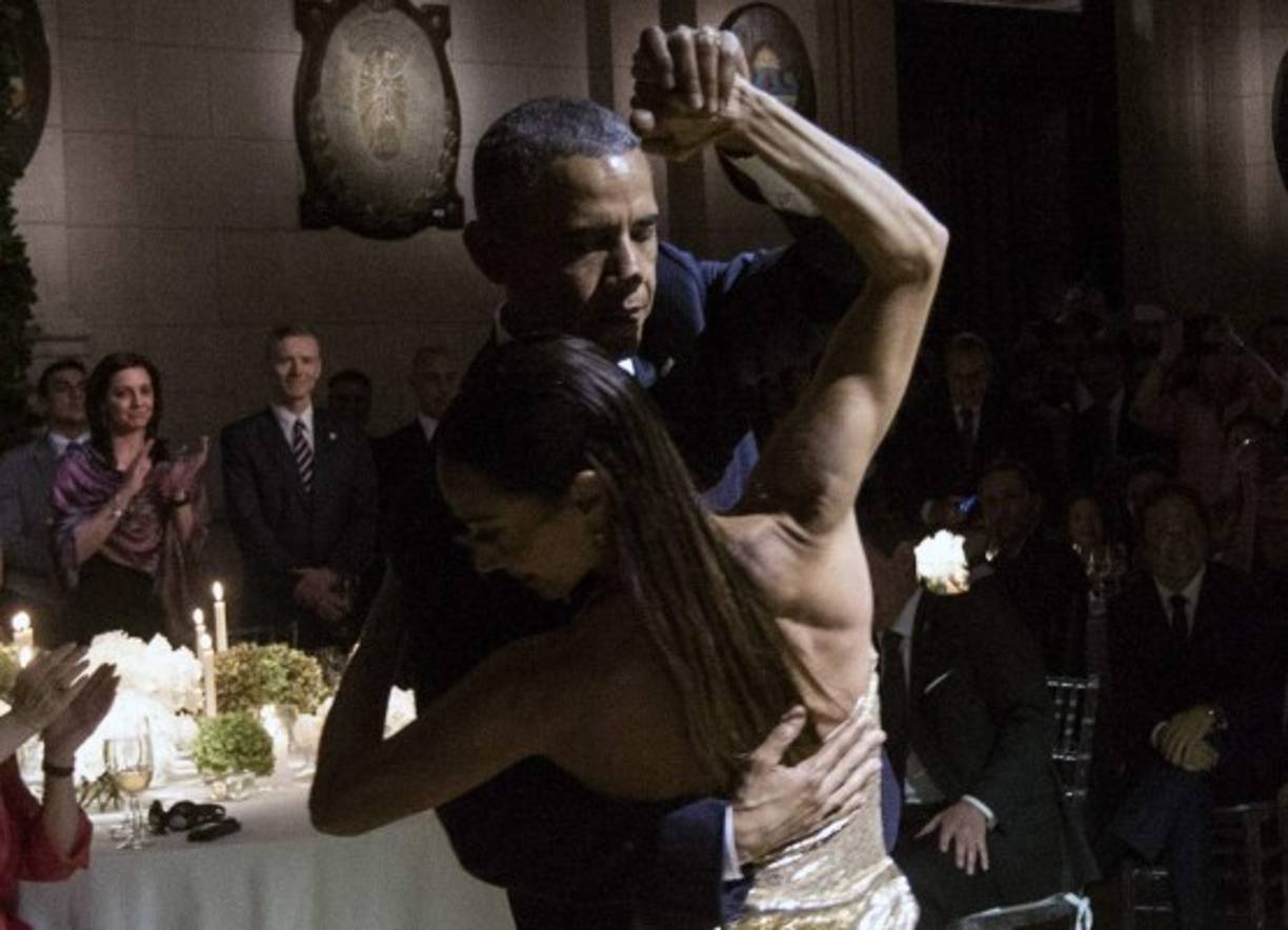 La velada contó con un espectáculo de tango al cual se unió la pareja presidencial de Estados Unidos.