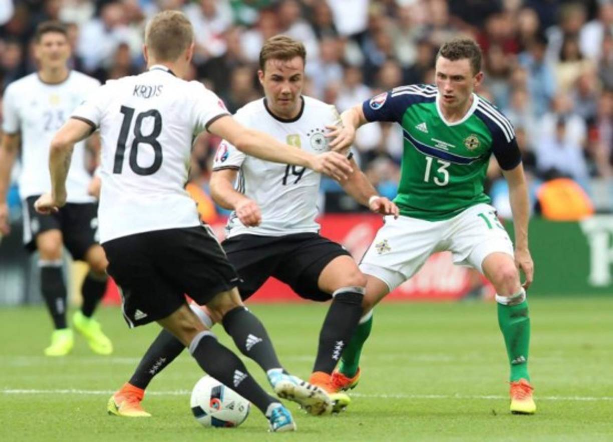 Alemania e Irlandia del Norte se verán las caras (12:45pm) Uefa.