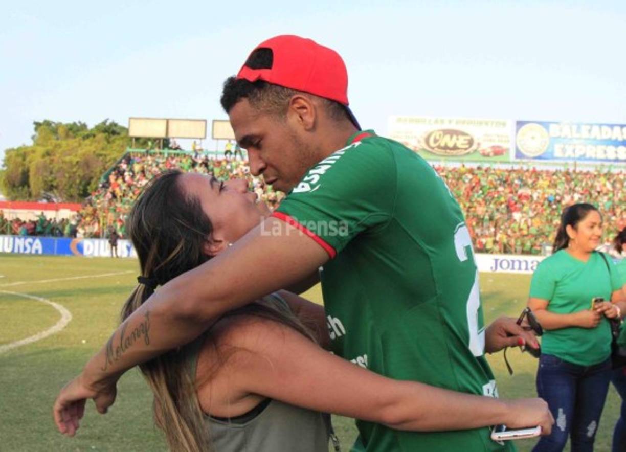 La mexicana María José Macías es productora de Televisa y la prometida de Yaudel Lahera, delantero cubano del Marathón.