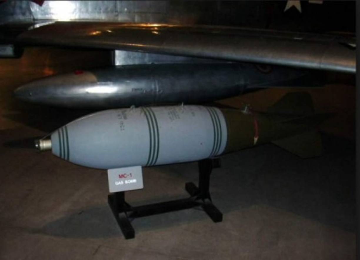 ARMAS QUÍMICAS. Las armas químicas son quizá aquellas más utilizadas actualmente entre las consideradas «prohibidas» y hoy lamentamos su uso en Siria, las más comunes son los gases mostaza, sarín y cloro en forma de gas, además del cianuro y pesticidas peligrosos.