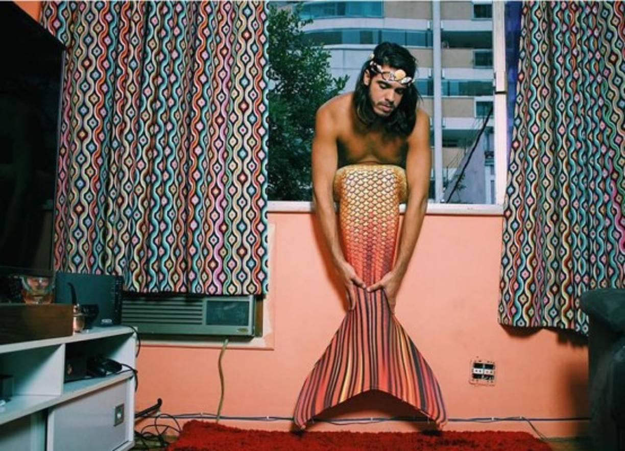 Davi tiene una sirena tatuada en su antebrazo.<br/>