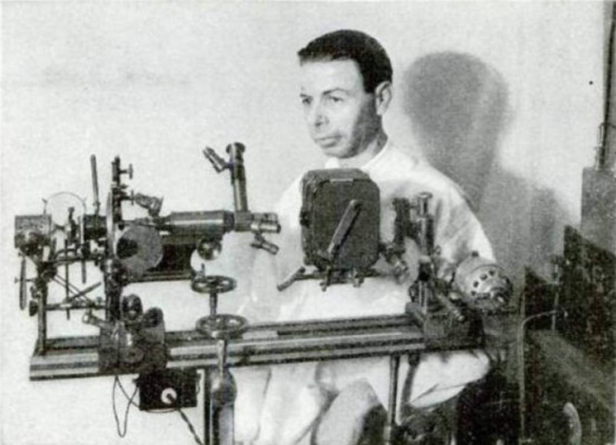 8. Máquina de Rife. En el año 1934 Royal Rife creó un rayo láser que podía atacar las células cancerígenas y eliminarlas. Suena como cuento, pero este tratamineto dejó 14 casos documentados de curación en pacientes que estaban en la etapa final del cáncer.<br/><br/>Sin embargo, cuando el científico se negó a colaborar con una de las grandes empresas estatales, su investigación fue suspendida y el láser fue destruido. Solamente imagina cuántas vidas salvaría este invento.